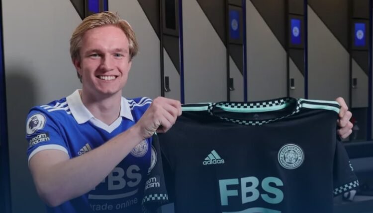 Λέστερ:-Αλεπού-ο-Βίκτορ-Κρίστιανσεν