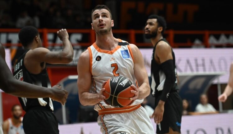 a1-basket-league:-Άνετες-νίκες-για-ΑΕΚ-και-Προμηθέα-Πάτρας,-νίκη-Λαυρίου-στο-ντεμπούτο-Λιμνιάτη