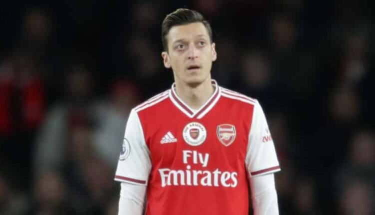 Αποσύρθηκε-ο-Μεσούτ-Οζιλ