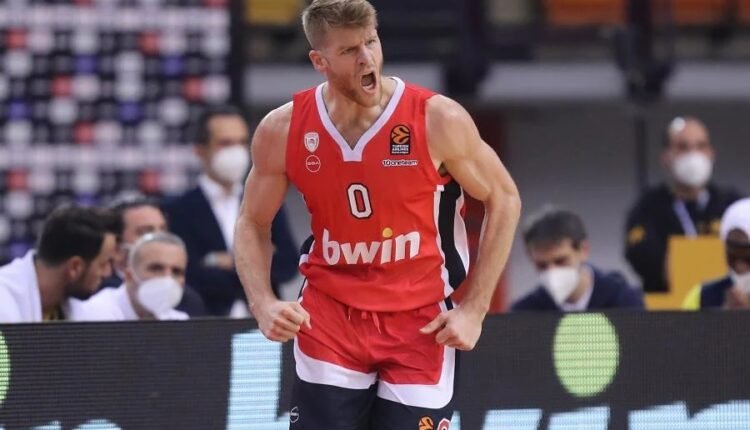 Και-επίσημα-Έλληνας-ο-Τόμας-Γουόκαπ