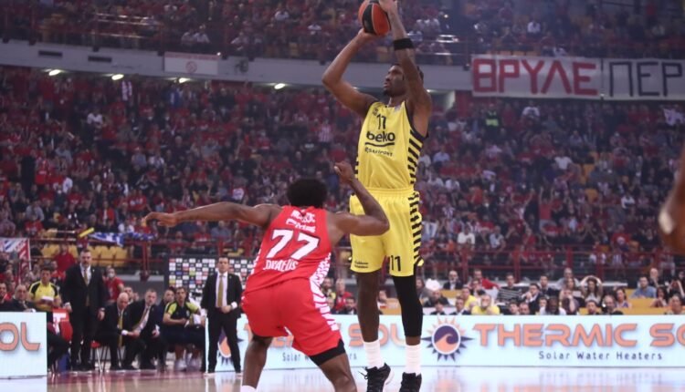 Ολυμπιακός:-Ισοφάρισε-τη-σειρά-η-Φενέρ,-προδόθηκαν-από-τα-λάθη-τους-οι-“ερυθρόλευκοι”