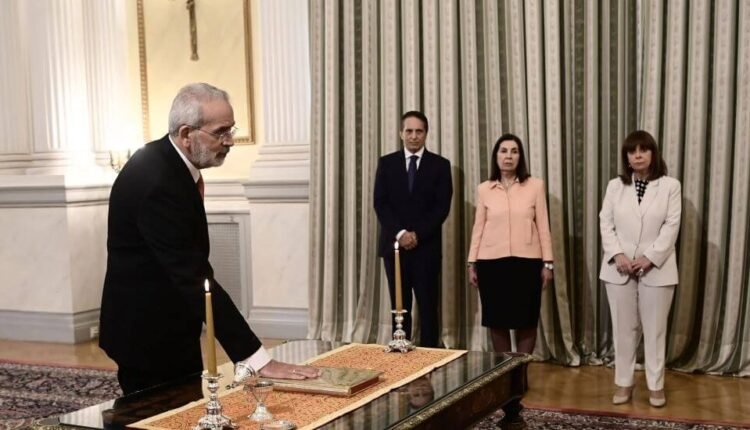 Ορκίστηκε-υπηρεσιακός-πρωθυπουργός-ο-Ιωάννης-Σαρμάς-–-Τα-άλλα-μέλη-της-υπηρεσιακής-κυβέρνη΄σης-των-30-ημερών