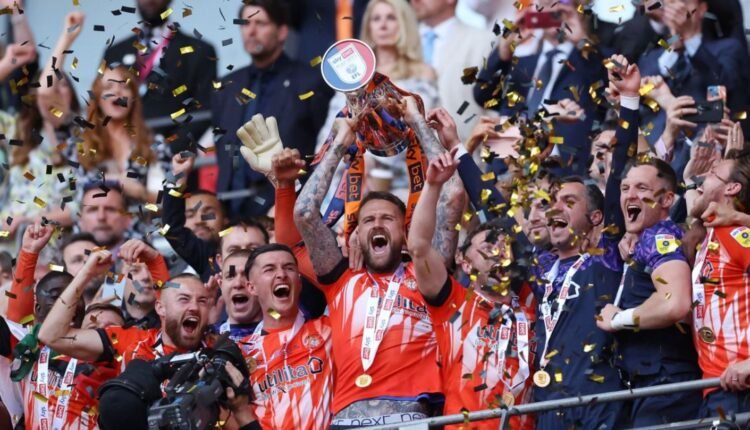 championship:-Στην-premier-league-η-Λούτον-με-νίκη-στα-πέναλτι