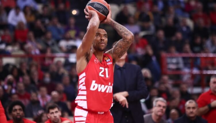 Ολυμπιακός:-Τέλος-ο-Μπολομπόι-και-ο-Μπλακ