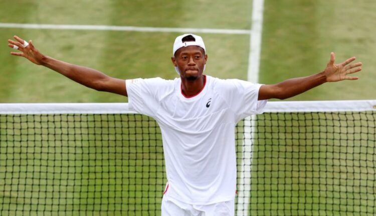 wimbledon:-Αποκλείστηκε-ο-Τσιτσιπάς,-στους-«8»-ο-Γιούμπανκς