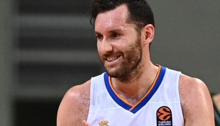 Ρεάλ-Μαδρίτης:-Ανανέωσε-για-13η-σεζόν-ο-Ρούντι-Φερνάντες