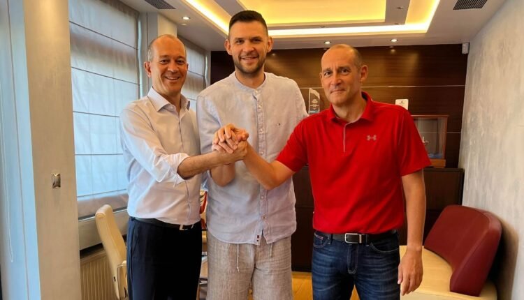 Ολυμπιακός:-Συναντήθηκε-με-τους-Παναγιώτη-και-Γιώργο-Αγγελόπουλο-ο-Κώστας-Παπανικολάου