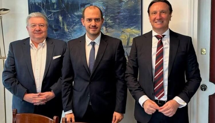 Ο-Πρόεδρος-της-Ελληνικής-Κοινότητας-Μελβούρνης-συναντήθηκε-με-τον-νέο-υφυπουργό-Εξωτερικών-της-Ελλάδας