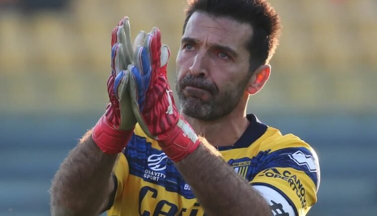 «Κρεμάει»-τα-γάντια-του-ο-Τζιανλουίτζι-Μπουφόν