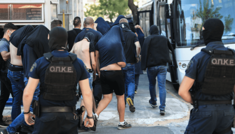 Γνώριζαν-για-την-επέλαση-των-νεοναζί-της-Ντιναμό-πριν-αρκετές-εβδομάδες-–-eκτεθειμένος-βαριά-ο-υπουργός