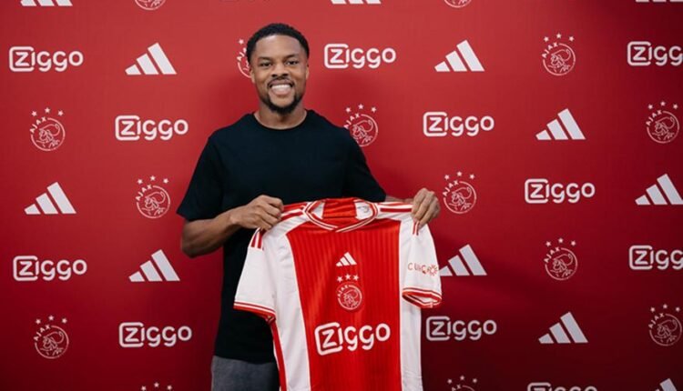 Στον-Άγιαξ-ο-Άκπομ