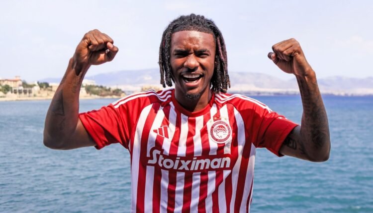 Ολυμπιακός:-Επίσημα-“ερυθρόλευκος”-ο-Ομάρ-Ρίτσαρντς