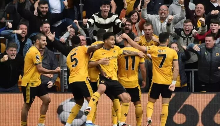 premier-league:-Σόκαρε-τη-Σίτι-η-Γουλβς,-ιστορική-νίκη-για-Λούτον,-έχασε-ξανά-η-Γιουνάιτεντ.