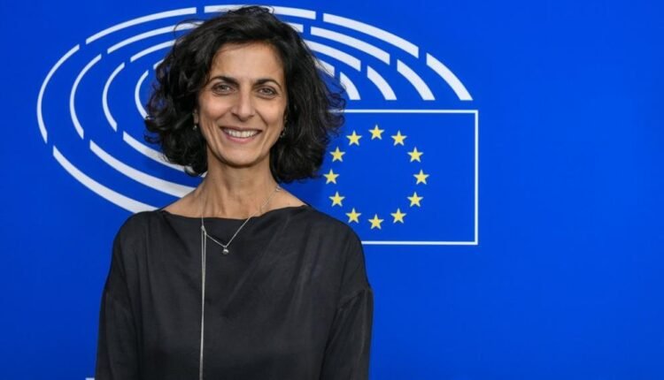 Δεν-τελείωσε-το-qatargate:-Πάνω-από-280.000-ευρώ-μετρητά-εντοπίστηκαν-στο-σπίτι-του-γιου-της-Μαρί-Αρένα