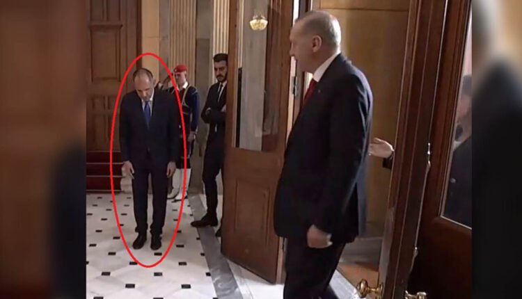 Υπόκλιση-Γεραπετρίτη-στον-Ερντογάν-Ακατανόητη-κίνηση-του-Έλληνα-υπουργού-Εξωτερικών