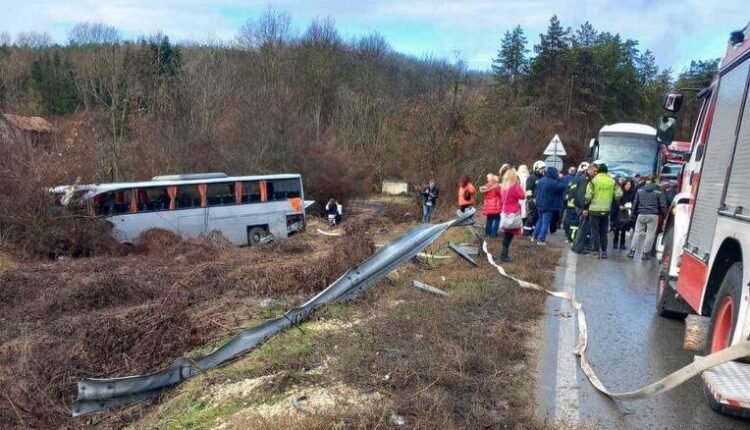 Τροχαίο-στη-Βουλγαρία:-Τουριστικό-λεωφορείο-με-Έλληνες-συγκρούστηκε-με-νταλίκα-–-10-τραυματίες
