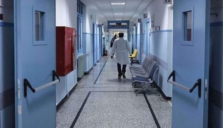 Κοινωνία-ώρα-μηδέν:-Κλωτσούσε-στο-κεφάλι-τον-4χρονο,-του-είχε-πετάξει-μέχρι-και-βραστό-νερό-ο-σύντροφος-της-μητέρας-του-στα-Μέγαρα