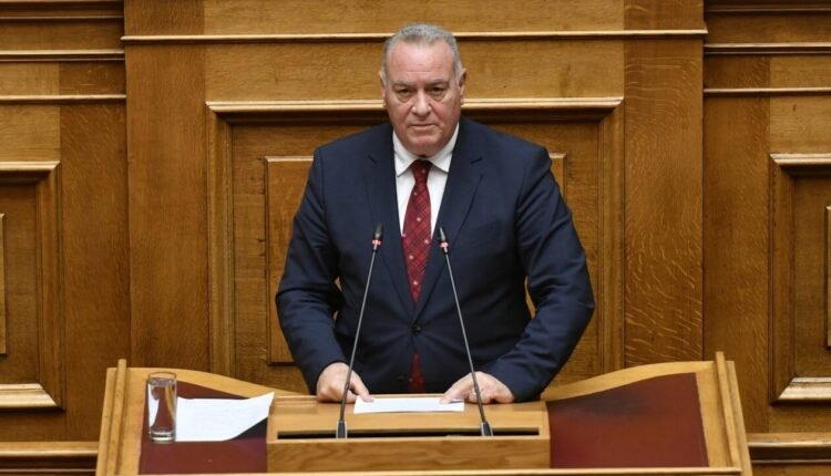 Ο-βουλευτής-Χίου-Σταύρος-Μιχαηλίδης-είπε-ότι-δεν-θα-ψηφίσει-το-νομοσχέδιο-για-τα-ομόφυλα-ζευγάρια,-διαφωνεί-και-ο-Μηταράκης