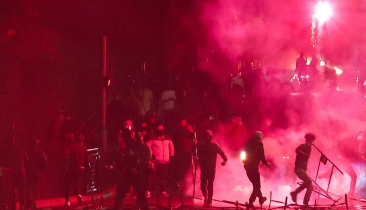 Καίνε-σημαίες-της-ΕΕ.-στην-Γαλλία…Χάος-σε-Γερμανία-–-Ιταλία-–-Πολωνία