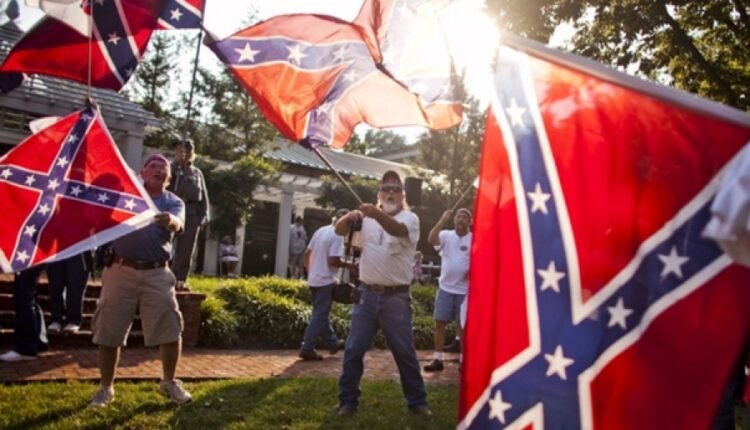 Ραγδαία-κλιμάκωση-στις-ΗΠΑ-–-Ο-Νότος-στέλνει-ενισχύσεις-στο-Τέξας-για-τα-σύνορα,-έχασε-πλήρως-τον-έλεγχο-ο-biden-–-Πορείες-για-texit