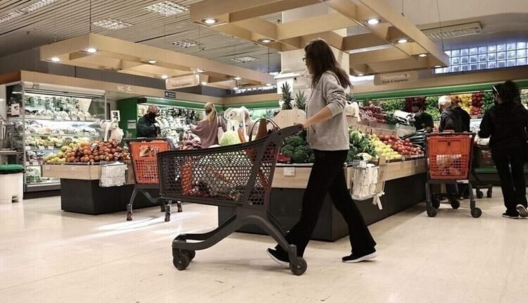 Αυξημένες-τιμές-με-μειωμένες-ποσότητες-σε-πολλά-είδη,-έως-και-127%-οι-αυξήσεις-στα-οπωροκηπευτικά