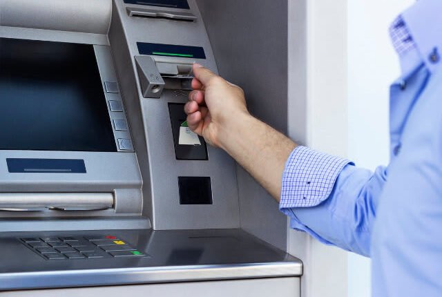 Μηνιαίο-τέλος-από-τις-Τράπεζες-μετά-τον-εγκλωβισμό-του-λαού-και-την-υποχρεωτική-συναλλαγή-με-pos
