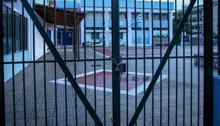 Ομάδα-εξωσχολικών-στη-Λαμία-παρενόχλησε-σεξουαλικά-μαθήτριες-Λυκείου