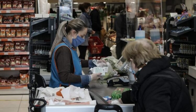 Αγανακτισμένοι-οι-καταναλωτές-από-την-ακρίβεια-–-Ασφυκτιούν-τα-νοικοκυριά