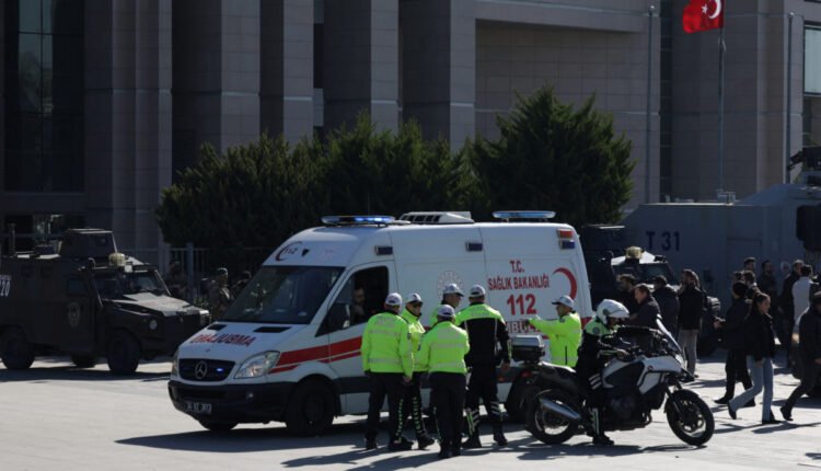 Τουρκία:-90-συλλήψεις-για-την-ένοπλη-επίθεση-στο-Δικαστικό-Μέγαρο-της-Κωνσταντινούπολης