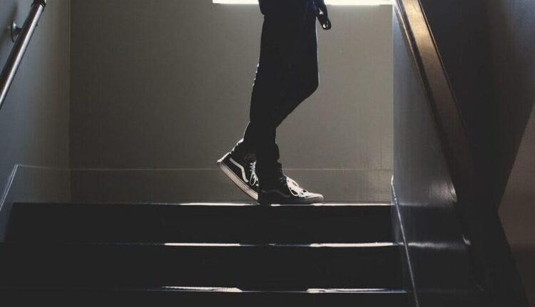 Πέντε-ανήλικοι-στη-Θεσσαλονίκη-επιτέθηκαν-σε-συμμαθητή-τους-στο-σχολείο-και-τον-έστειλαν-στο-νοσοκομείο