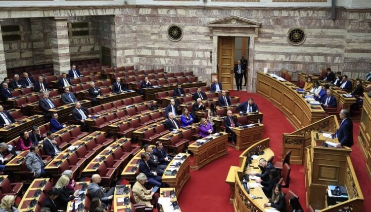 Αγνόησαν-την-ελληνική-κοινωνία-και-τους-Ιεράρχες:-Πέρασε-με-176-ψήφους-το-αμφιλεγόμενο-νομοσχέδιο-για-τα-ομόφυλα-ζευγάρια