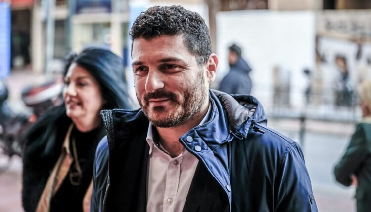 Ο-Δ.-Τεμπονέρας-«πέταξε-το-γάντι»-στον-πρόεδρο-του-ΣΥΡΙΖΑ:-Αν-το-επιθυμεί-ο-Κασσελάκης,-ας-ανοίξει-θέμα-προεκλογικής-διαδοχής