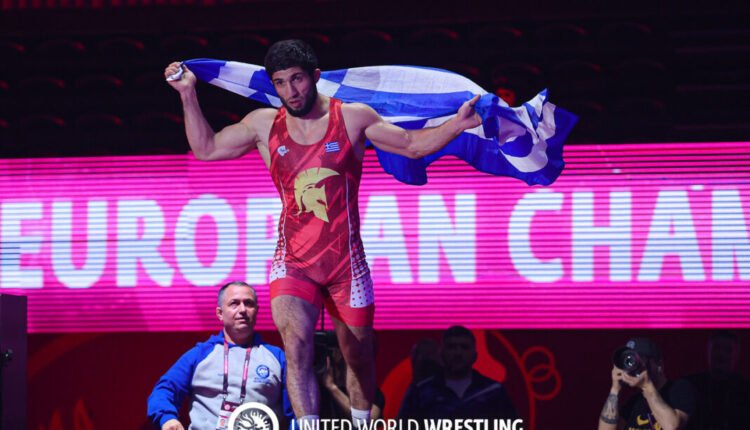 Έλληνας-ορκίστηκε-o-Νταουρέν-Κουρουγκλίεβ