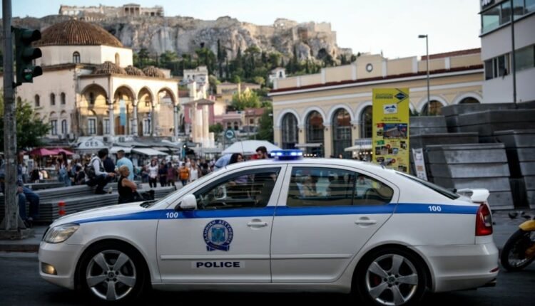 Συναγερμός-στην-Ερμού:-Γυναίκα-δέχθηκε-επίθεση-με-μαχαίρι-από-άνδρα