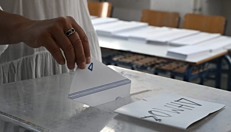 Δημοσκόπηση-pulse:-Σε-συνεχή-ελεύθερη-πτώση-η-Νέα-Δημοκρατία,-απόλυτη-ισορροπία-ανάμεσα-σε-ΣΥΡΙΖΑ-–-ΠΑΣΟΚ