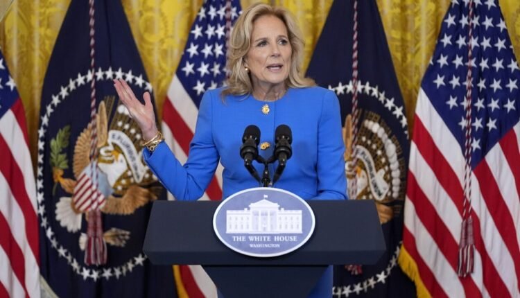 Διαδηλωτές-αποδοκίμασαν-άγρια-την-Τζιλ-Μπάιντεν:-«Υποστηρίζεις-τη-γενοκτονία-των-Παλαιστινίων»