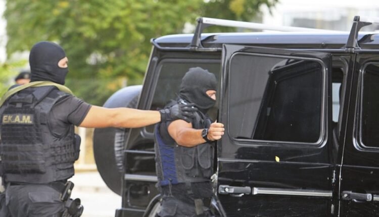 Τρομοκρατία:-Βρέθηκε-λίστα-με-ονόματα-–-στόχους-–-Μέσα-δημοσιογράφοι,-δικαστικοί-και-αστυνομικοί