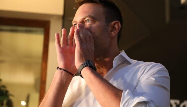 Κασσελάκης:-Όλοι-ξέρουν-ότι-έχω-βγάλει-τα-χρήματα-μου-νόμιμα,-στην-Αμερική,-απέναντι-στα-τζάκια-εδώ