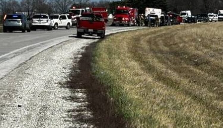 Σχολικό-λεωφορείο-συγκρούστηκε-με-φορτηγό-στο-Ιλινόις-–-Νεκρά-τρία-παιδιά