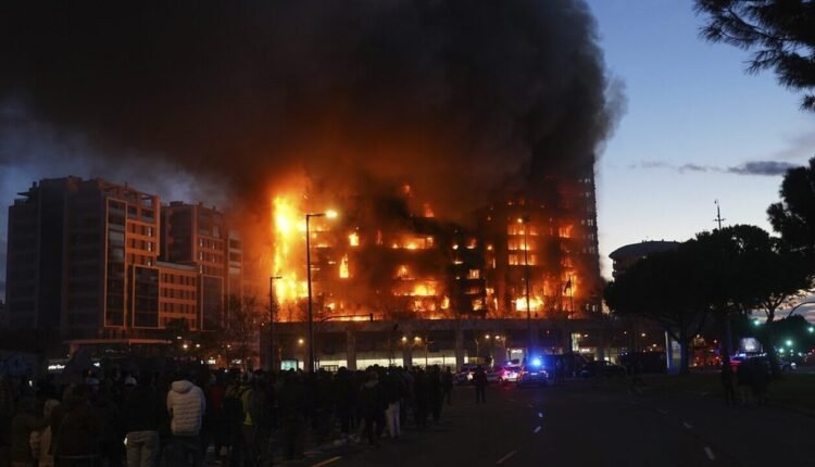 Από-ηλεκτρική-συσκευή-ξεκίνησε-η-πυρκαγιά-σε-πολυκατοικία-στη-Βαλένθια-που-έχασαν-τη-ζωή-τους-10-άνθρωποι