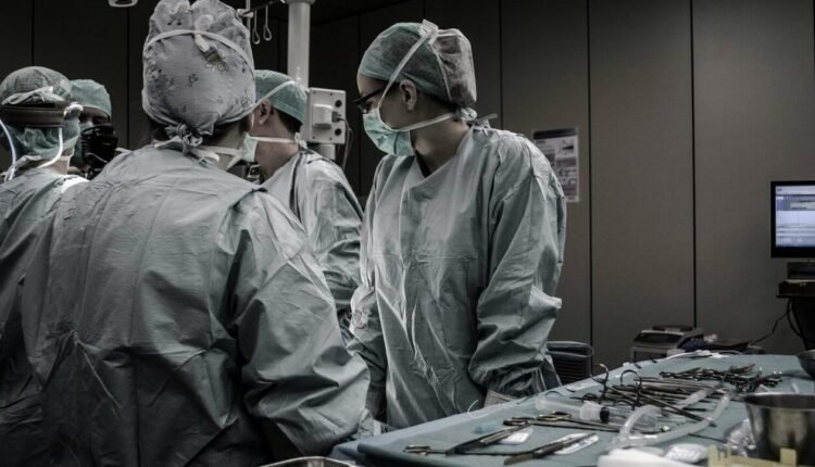 Απογευματινά-χειρουργεία:-Από-σήμερα-13/3-σε-ισχύ-ο-τιμοκατάλογος-των-επεμβάσεων-–-Οι-κατηγορίες-και-τα-ποσά