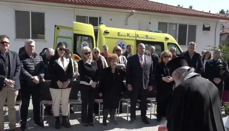 Συνταξιούχος-στην-Κατερίνη-δώρισε-ασθενοφόρο-στο-ΕΚΑΒ-στη-μνήμη-του-γιου-της
