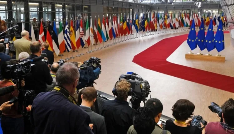 Αυτοκτονεί-η-ΕΕ:-Στρατιωτική-βοήθεια-στην-Ουκρανία-με-τα-παγωμένα-ρωσικά-περιουσιακά-στοιχεία