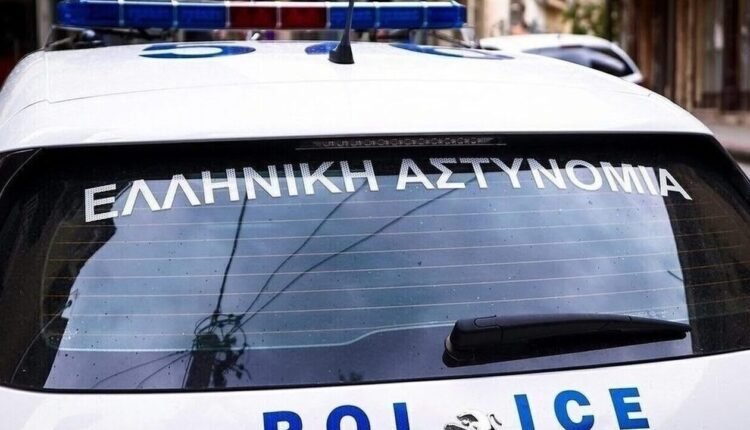 Στιγμές-τρόμου-για-85χρονη-στη-Βάρη:-Κουκουλοφόροι-την-λήστεψαν-με-την-απειλή-μαχαιριού