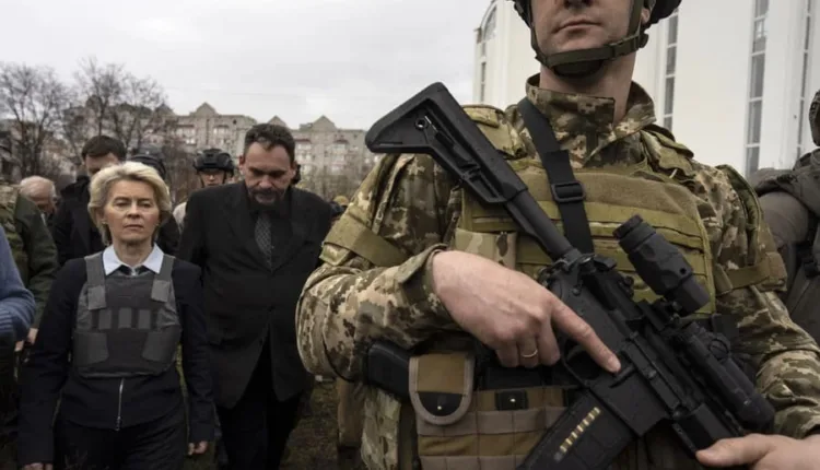 Σε-κλίμα-«πολεμικής-υστερίας»-η-Ευρώπη-–-ο-ρόλος-της-Ούρσουλα-Φον-ντερ-Λάιεν