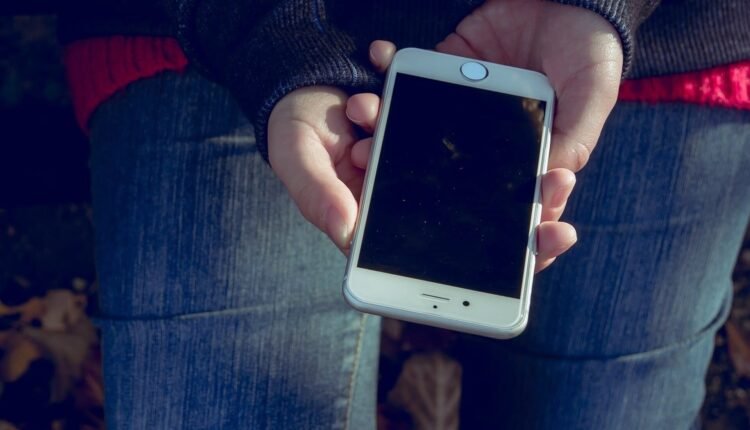 Υπουργείο-Παιδείας:-Έρχονται-ποινές-για-τη-χρήση-κινητών-τηλεφώνων-στα-σχολεία