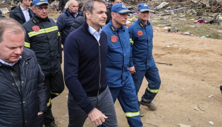 ΣΥΡΙΖΑ-κατά-Μητσοτάκη-–-Καραμανλή:-Τα-δυο-μεγάλα-τζάκια-της-Δεξιάς