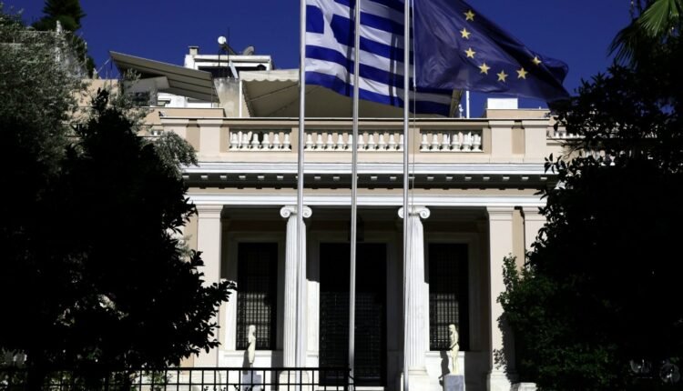 Ποιοι-φεύγουν,-ποιοι-έρχονται-στο-Μαξίμου