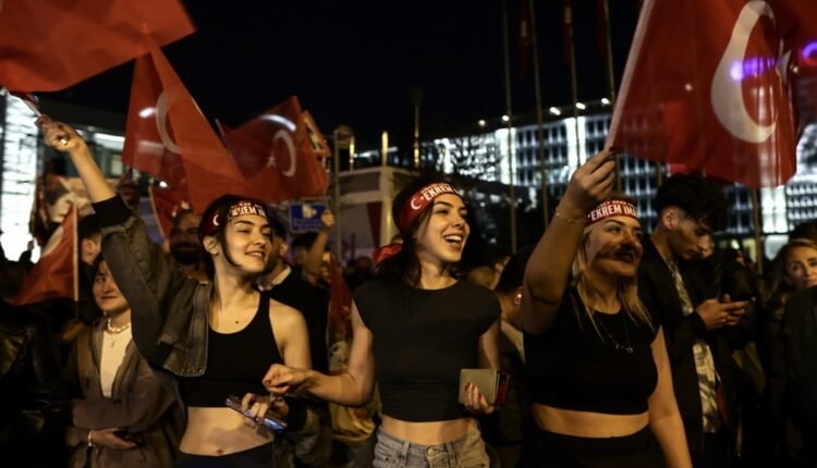 Τουρκικές-εκλογές:-Πανωλεθρία-Ερντογάν,-πρώτη-δύναμη-οι-Κεμαλιστές,-τρίτο-το-κουρδικό-κόμμα