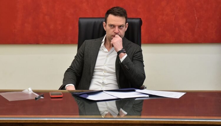 Κασσελάκης:-«Θα-καταθέσουμε-το-κατηγορητήριο-στη-Βουλή-αν-δεν-δοθεί-αμνηστεία-στον-Καραμανλή»